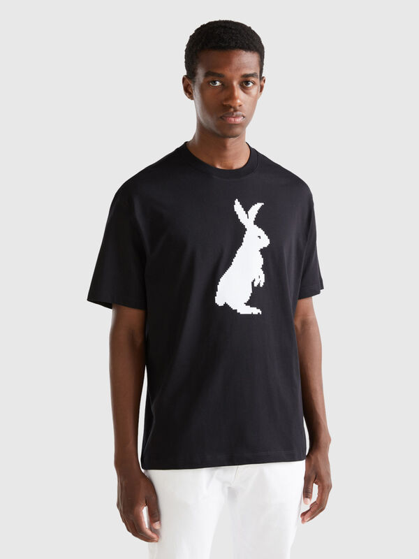 T-shirt noir avec imprimé lapin