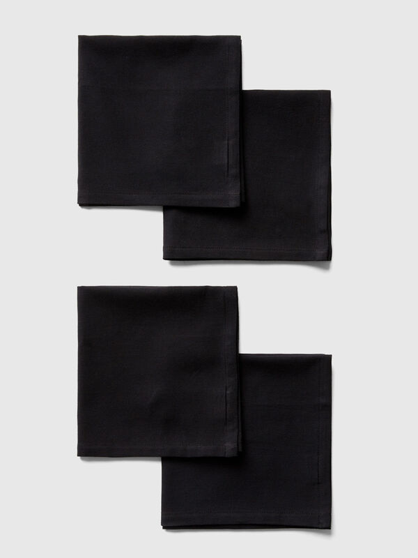 Lot de quatre serviettes noires