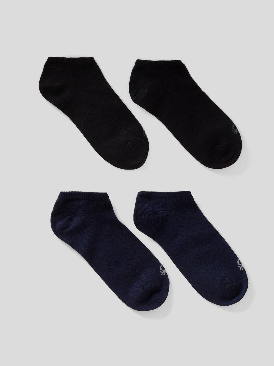 Four pairs of short socks image number 1