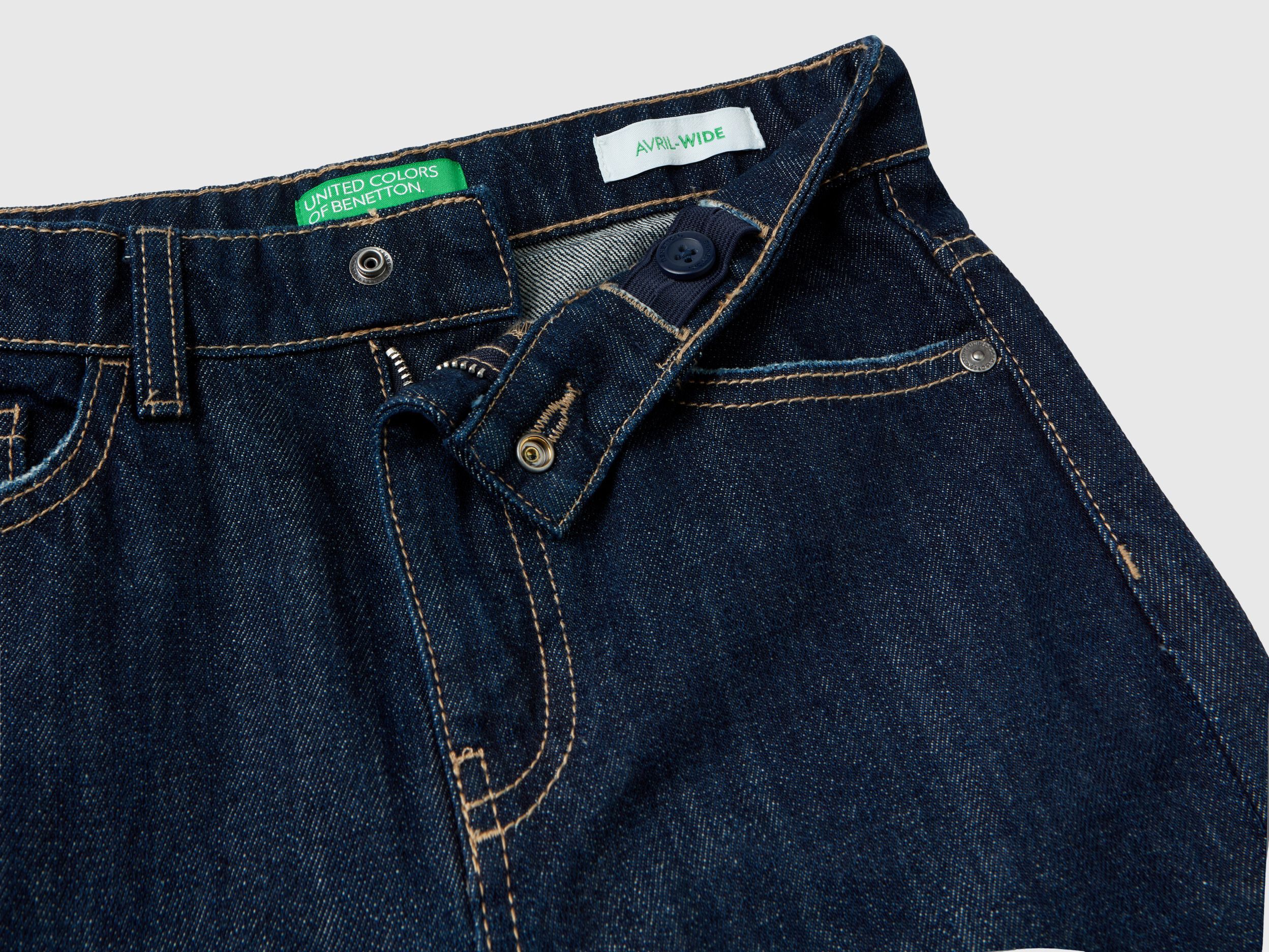 Wide fit high waisted jeans