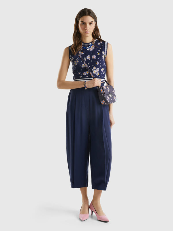 Cropped trousers with pleats Women