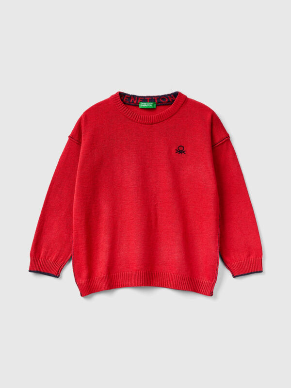 Crew neck sweater with embroidery