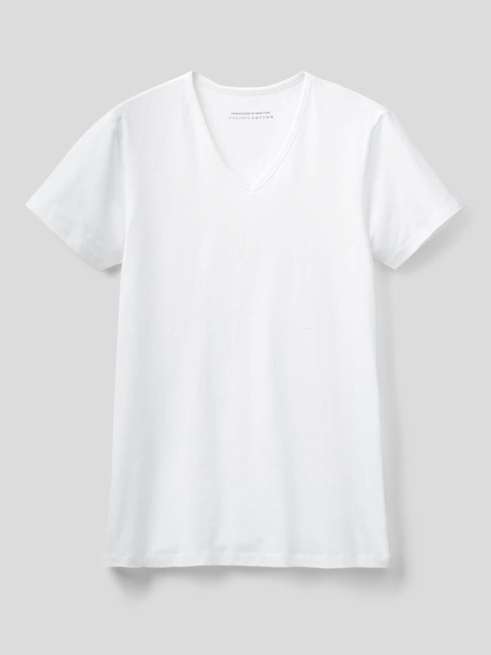 Basic-T-Shirt mit V-Ausschnitt image number 1