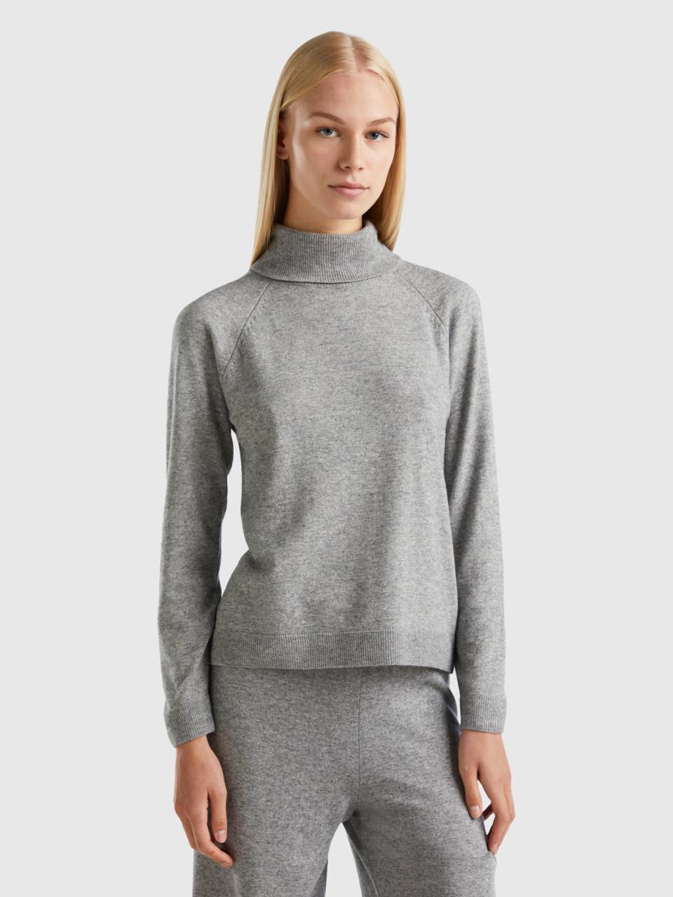 Gray store cashmere turtleneck