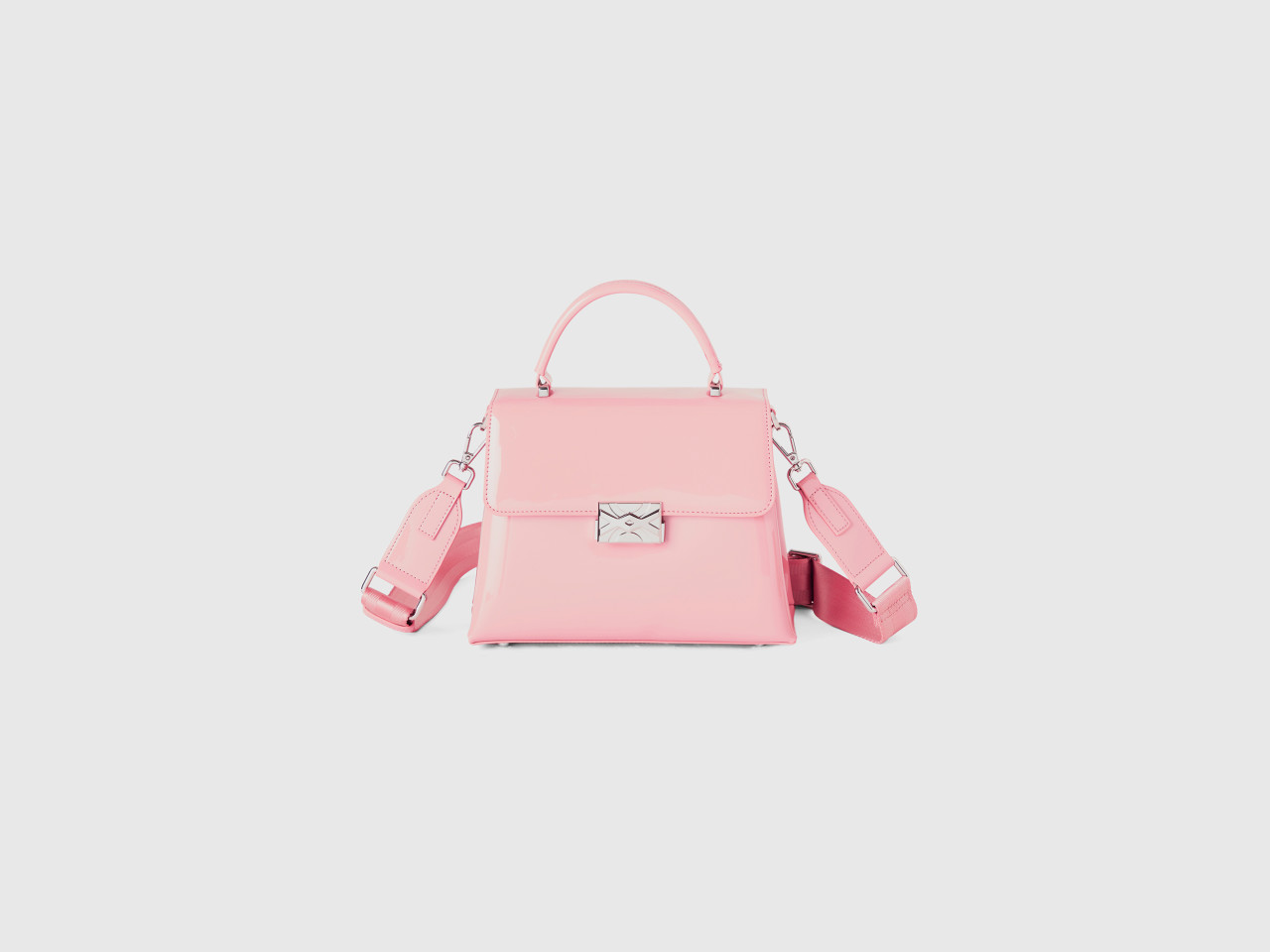 Benetton bag from axis bank 2025
